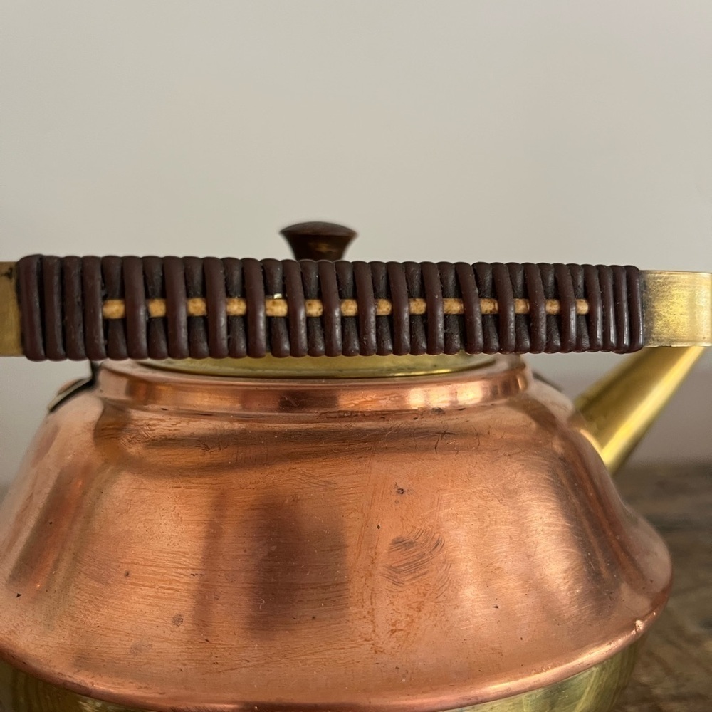 Dutch Vintage Copper and Brass Teapot - Picture 4 of 6